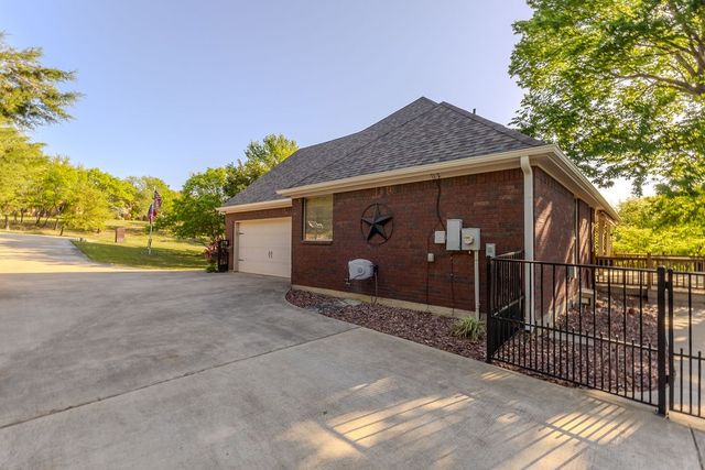 129 Horizon Circle, Azle, TX 76020
