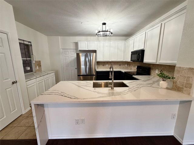 6000 Lost Valley Drive, The Colony, TX 75056