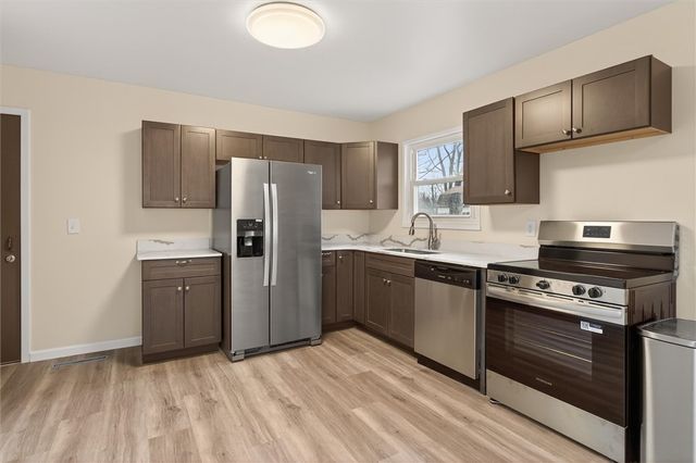 384 Hollybrook Road, Henrietta, NY 14623