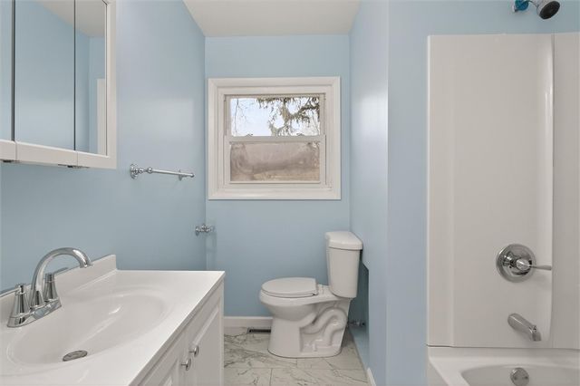 384 Hollybrook Road, Henrietta, NY 14623