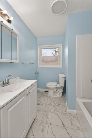 384 Hollybrook Road, Henrietta, NY 14623