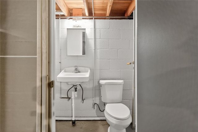 384 Hollybrook Road, Henrietta, NY 14623