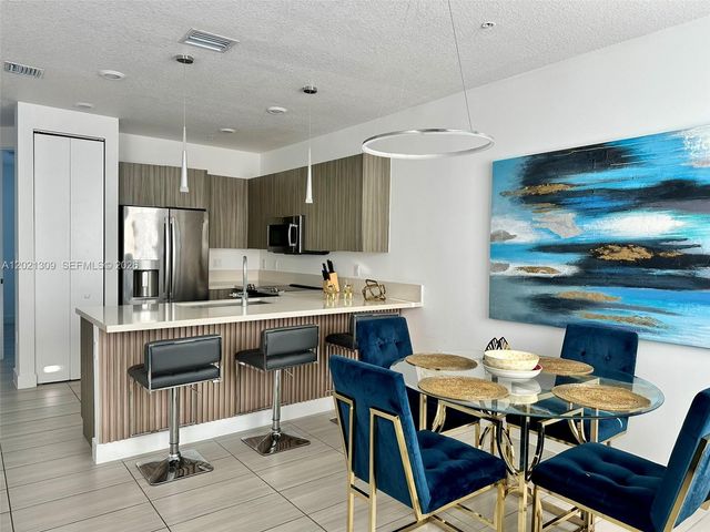 6401 NW 103rd Pl 301, Doral, FL 33178