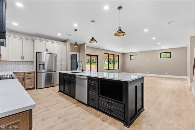 1091 Wadsworth Road, Medina, OH 44256