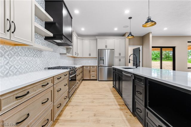 1091 Wadsworth Road, Medina, OH 44256