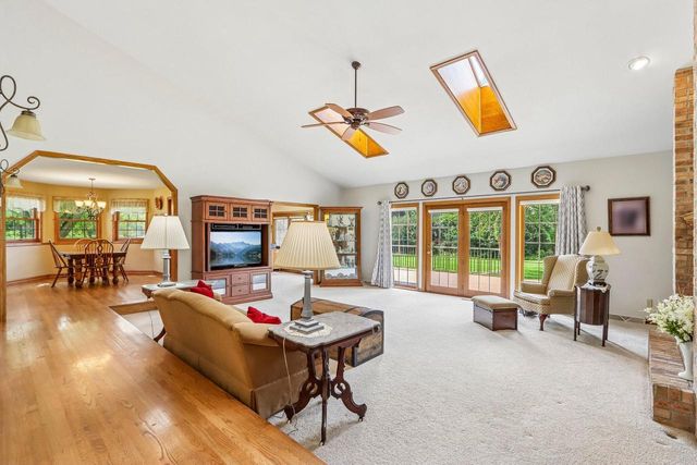 435 Nickelby COURT, Delafield, WI 53018