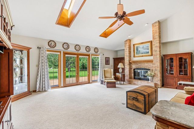 435 Nickelby COURT, Delafield, WI 53018
