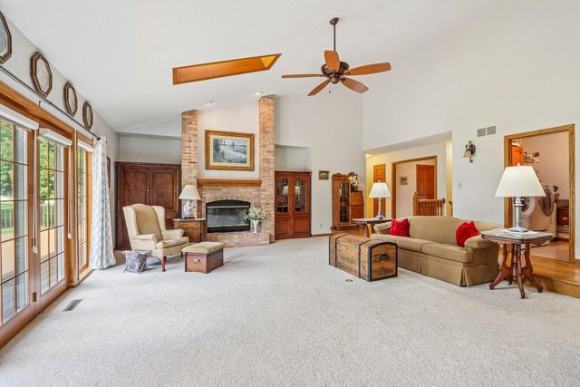 435 Nickelby COURT, Delafield, WI 53018