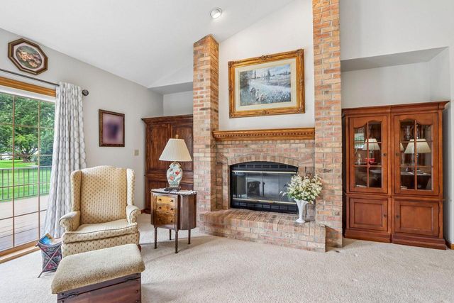 435 Nickelby COURT, Delafield, WI 53018