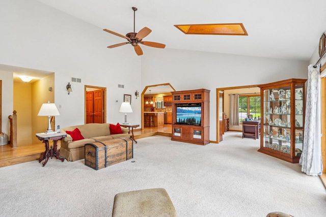 435 Nickelby COURT, Delafield, WI 53018