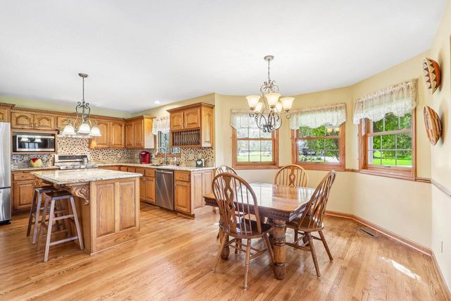 435 Nickelby COURT, Delafield, WI 53018