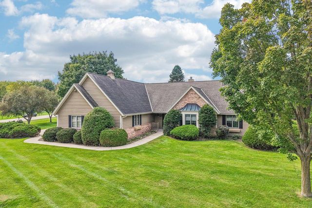 435 Nickelby COURT, Delafield, WI 53018
