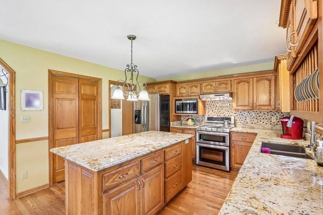 435 Nickelby COURT, Delafield, WI 53018