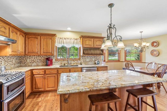 435 Nickelby COURT, Delafield, WI 53018