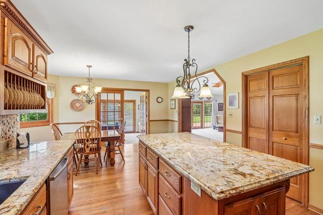 435 Nickelby COURT, Delafield, WI 53018