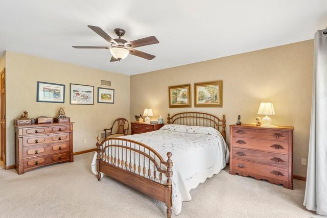 435 Nickelby COURT, Delafield, WI 53018