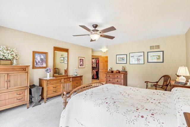 435 Nickelby COURT, Delafield, WI 53018