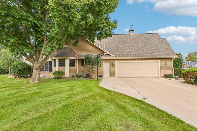 435 Nickelby COURT, Delafield, WI 53018