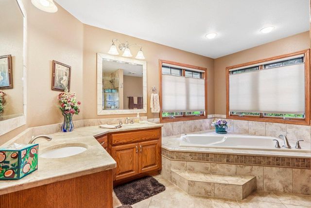 435 Nickelby COURT, Delafield, WI 53018