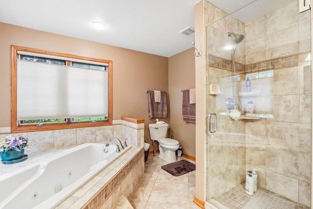 435 Nickelby COURT, Delafield, WI 53018