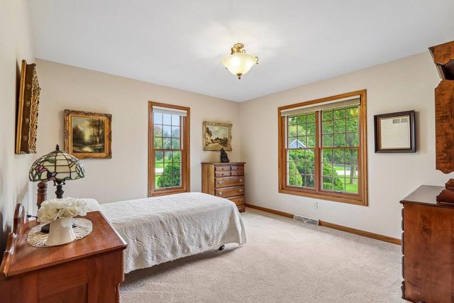 435 Nickelby COURT, Delafield, WI 53018