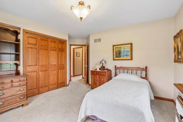 435 Nickelby COURT, Delafield, WI 53018