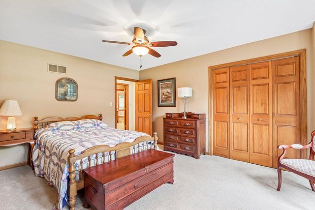 435 Nickelby COURT, Delafield, WI 53018