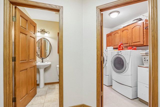 435 Nickelby COURT, Delafield, WI 53018