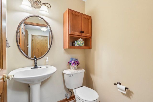 435 Nickelby COURT, Delafield, WI 53018