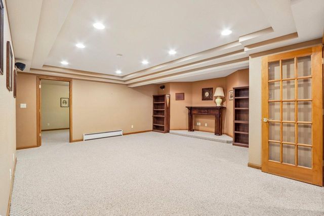 435 Nickelby COURT, Delafield, WI 53018