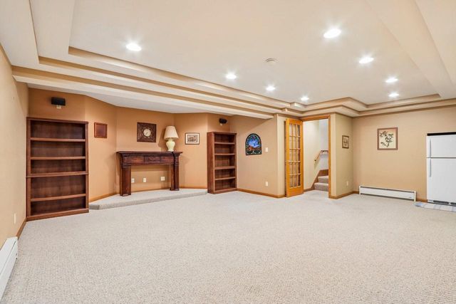 435 Nickelby COURT, Delafield, WI 53018