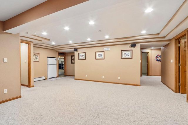 435 Nickelby COURT, Delafield, WI 53018