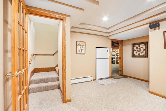 435 Nickelby COURT, Delafield, WI 53018