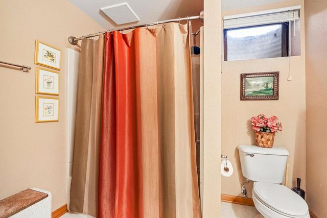 435 Nickelby COURT, Delafield, WI 53018