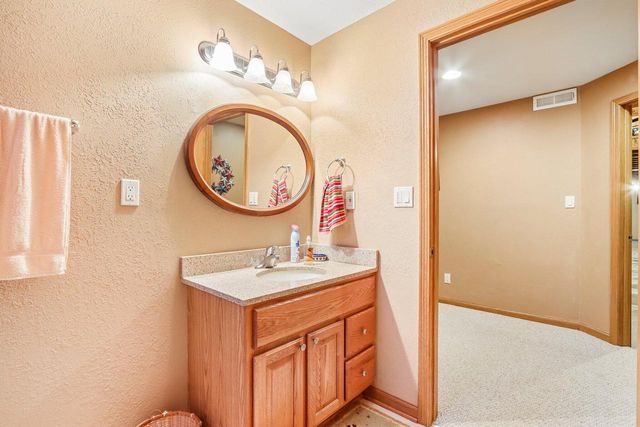 435 Nickelby COURT, Delafield, WI 53018