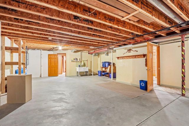 435 Nickelby COURT, Delafield, WI 53018