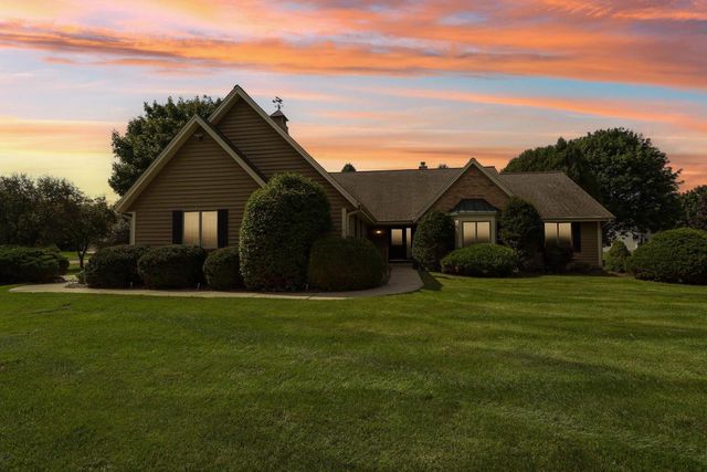435 Nickelby COURT, Delafield, WI 53018