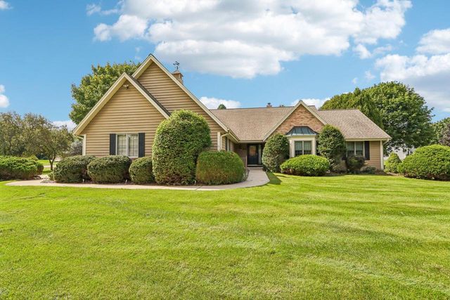 435 Nickelby COURT, Delafield, WI 53018