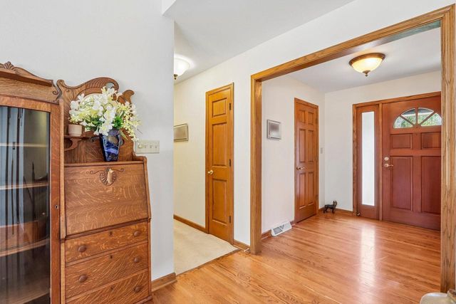 435 Nickelby COURT, Delafield, WI 53018