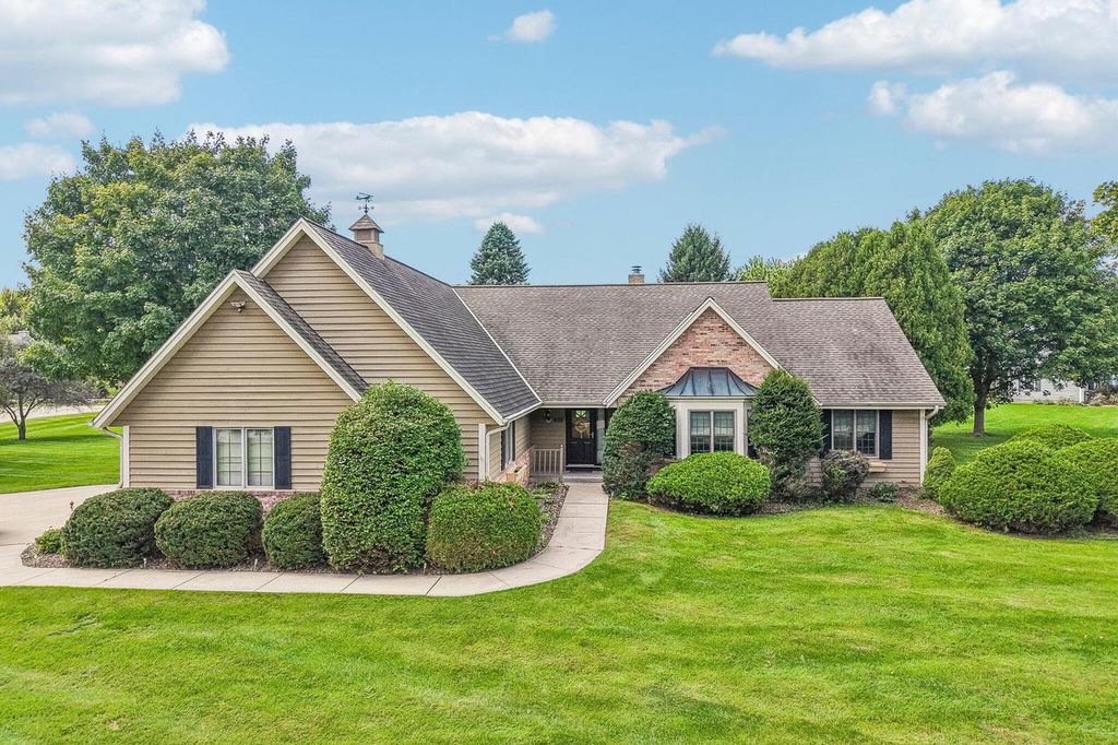 435 Nickelby COURT, Delafield, WI 53018