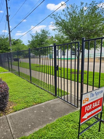 2613 Hutchins Street, Houston, TX 77004