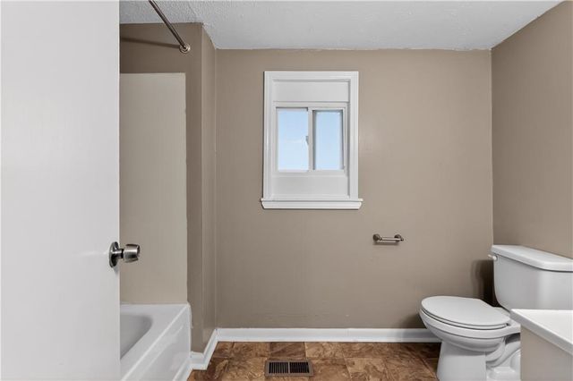 206 W Lawrence Street, Kearney, MO 64060