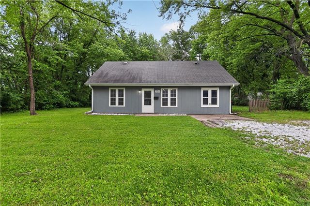 206 W Lawrence Street, Kearney, MO 64060
