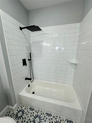 2920 Lago Vista Lane, Kingston, OK 73439