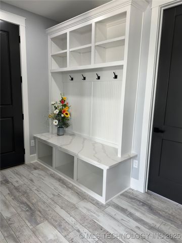 2920 Lago Vista Lane, Kingston, OK 73439