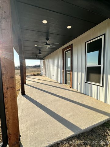 2920 Lago Vista Lane, Kingston, OK 73439