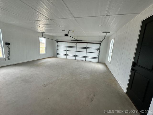 2920 Lago Vista Lane, Kingston, OK 73439