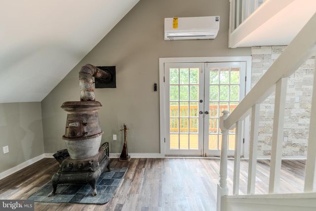 843 CEDAR RUN LN, Great Cacapon, WV 25422
