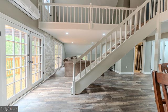 843 CEDAR RUN LN, Great Cacapon, WV 25422