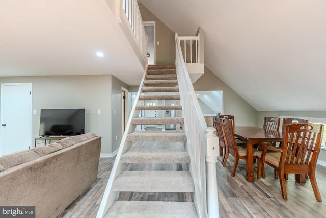 843 CEDAR RUN LN, Great Cacapon, WV 25422